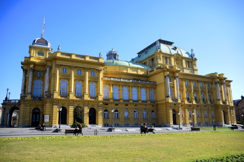 El Teatro Nacional Croata de Zagreb, en la Plaza del Mariscal Tito