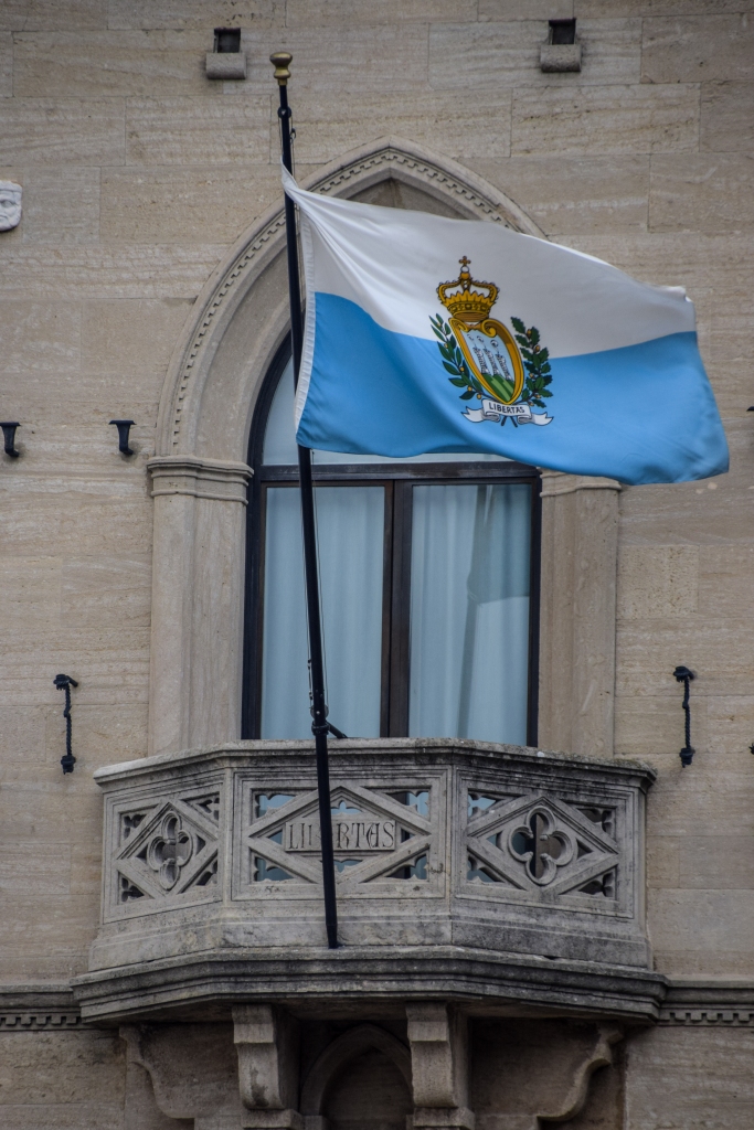 Bandera de San Marino en el Palazzo Pubblico